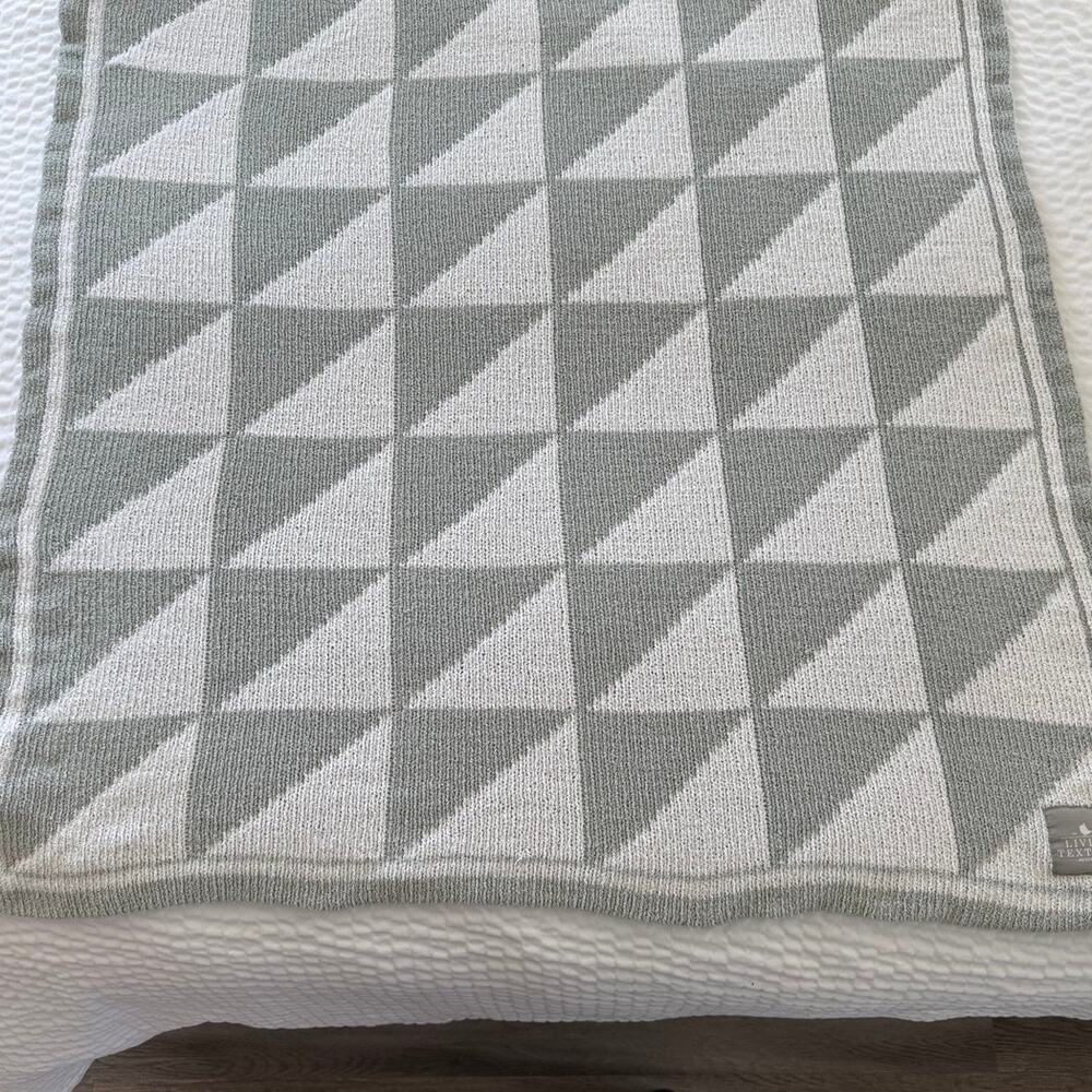 Living Textiles Australia Baby Blanket Gray White Geometric Knit Nursery Soft